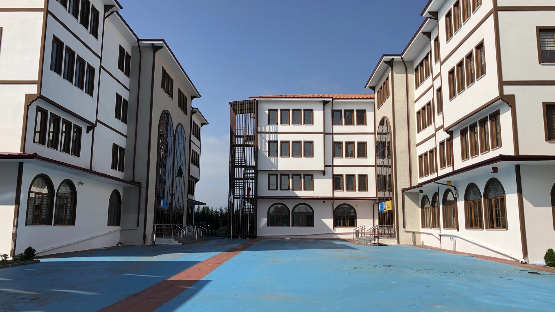 Sera İnşaat — Eğitim